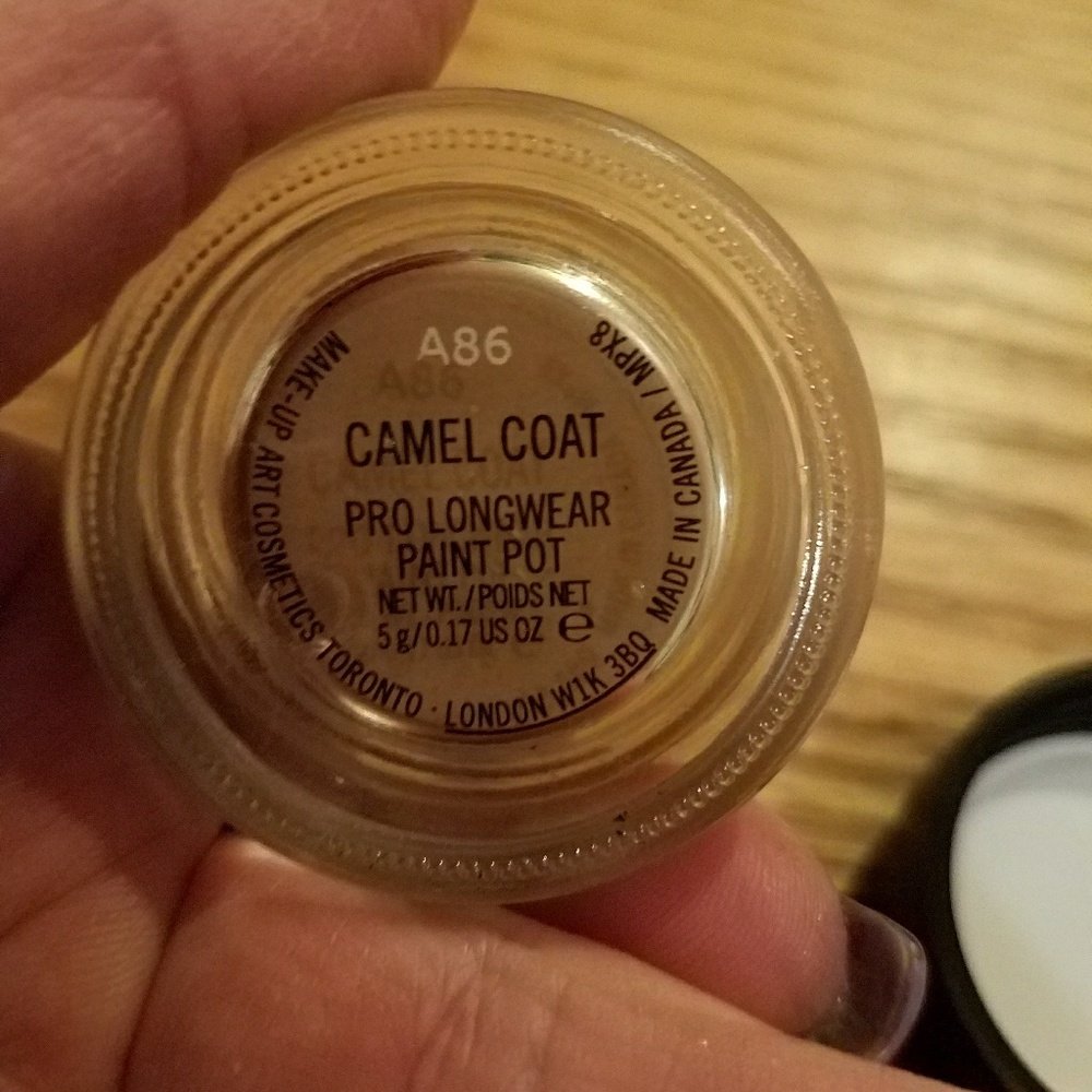 MAC Pro Longwear Paint Pot in Camel Coat